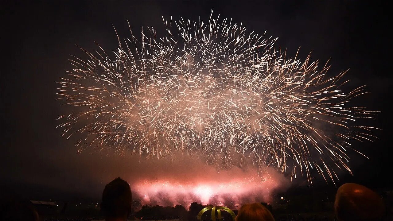 Vatreni spektakl na nebu iznad Zagreba povodom Festivala vatrometa