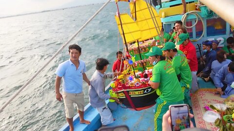 Lễ Hội Nghinh Ông năm 2022 Tại Phan Thiết l NGHI LỄ THẢ THUYỀN TẠI CỬA BIỂN