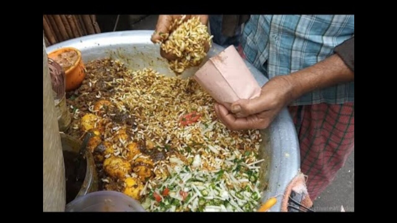 Bangladeshi Street Food - Jhal Muri || Popular Street Food of Bangladesh