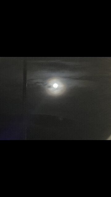 Full Moon in the Hood