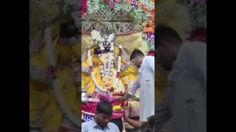 phoolon mein saj rahe Hain Shri Vrindavan Bihari #trending #krishna #shorts