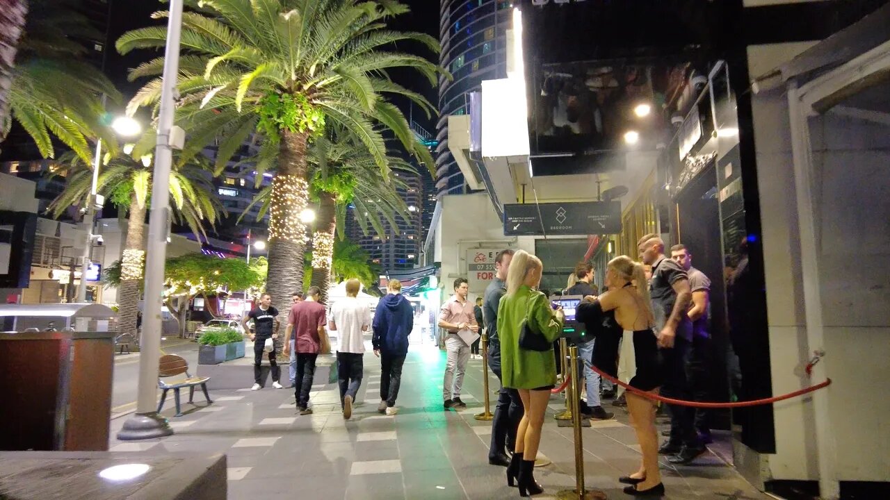 Friday Nightlife on The Gold Coast - Australia