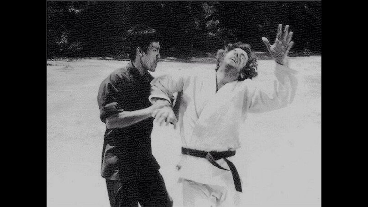 Cross kick Studio Films Bruce Lee Way of the Dragon