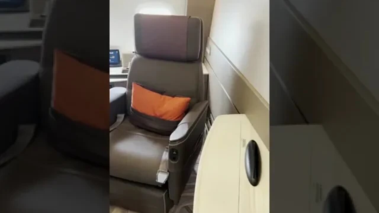 Business class of Singapore airlines