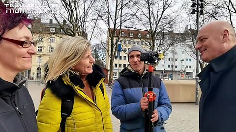 Ralph T. Niemeyer spricht aus dem Polit-Nähkästchen - Friedensdemo-warmUp 18.2.23(5)