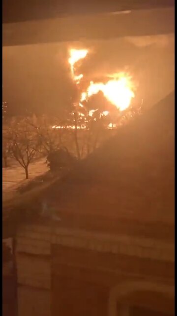 Civilian homes burn in #kharkov after Russian shelling!