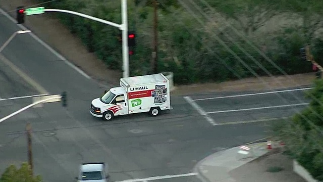 Raw video: U-Haul truck flees from police