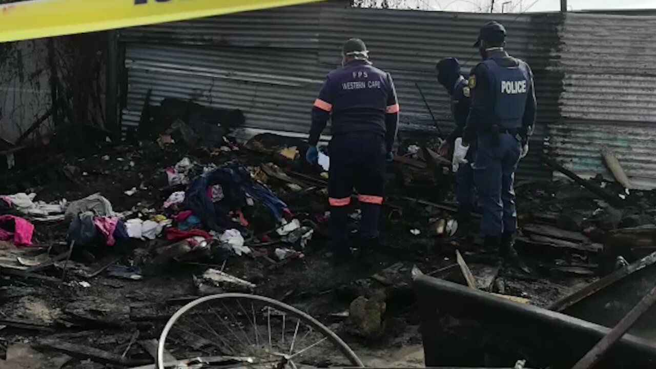 SOUTH AFRICA - Cape Town - Family dies in a devastating fire (Video) (uGD)