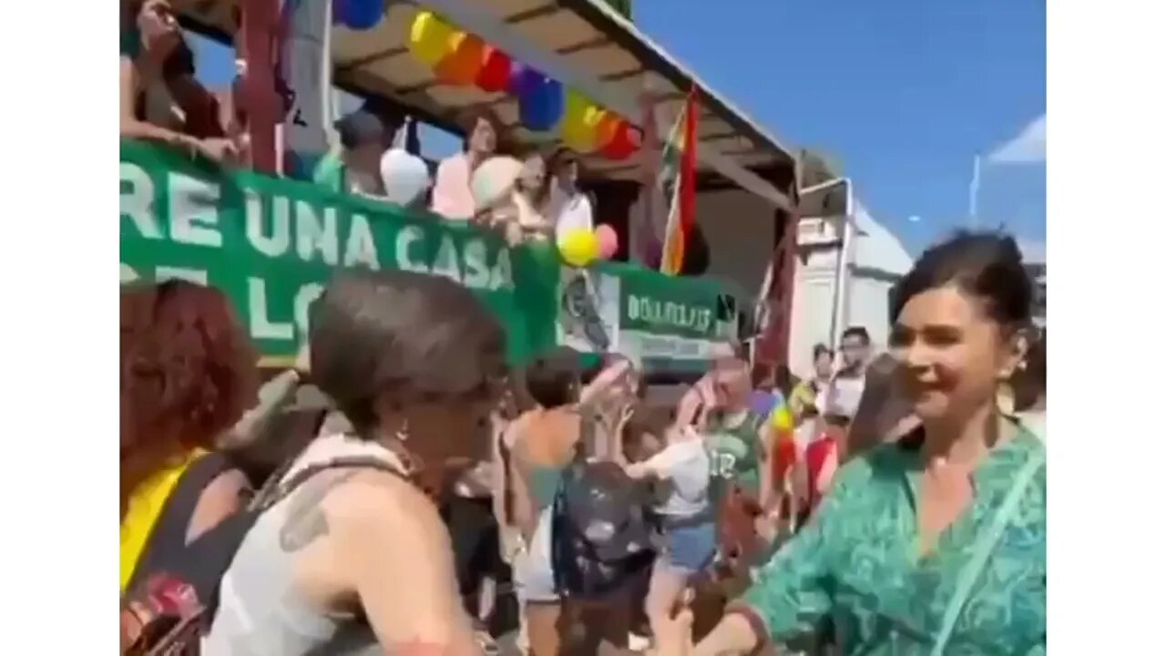 La Boldrini balla al RomaPride