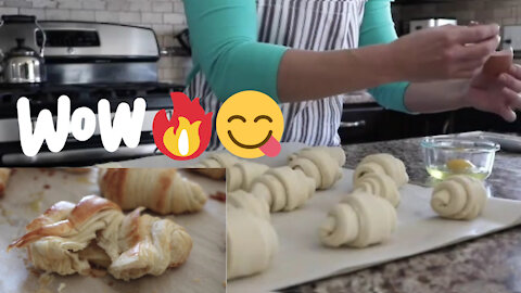 Croissants🥐 Banking Kitchen Pastry French Woman