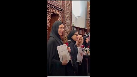 30 women reverted to Islam