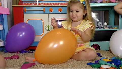 Diana and Roma plays with Mom and inflating balloons