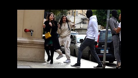 Mannequin Coming to Life Prank