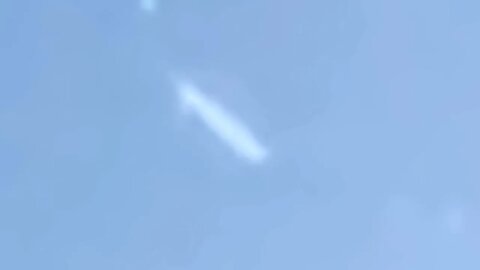 fast cigar UFO flyby