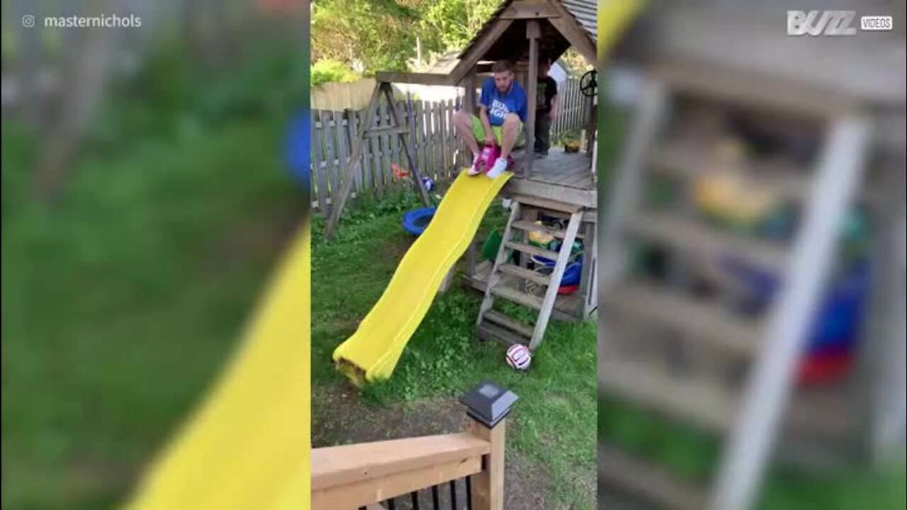 Gros raté sur un toboggan d'enfant