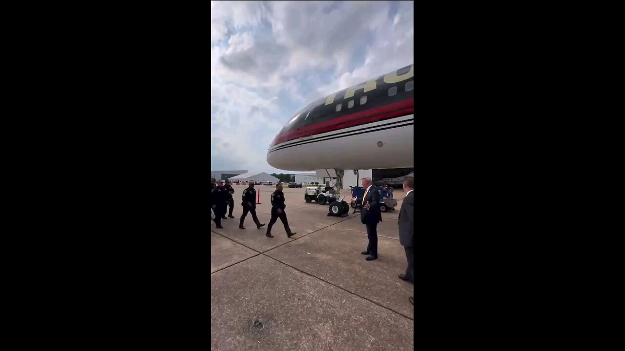 President @realDonaldTrump thanking our incredible Texas Law Enforcement Officers! 🇺🇸