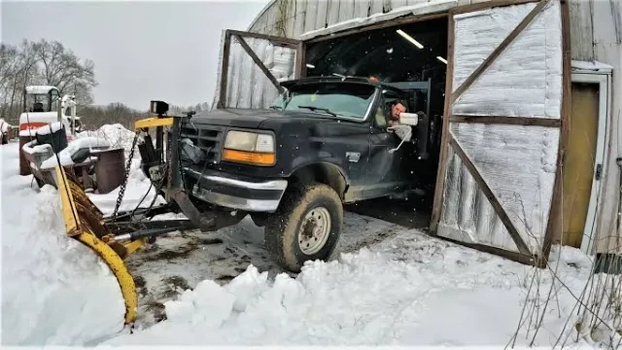 Plowing SNOW in the OBS 7.3 POWERSTROKE