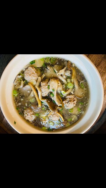 Meatballs with Mushroom Soup 蘑菇肉丸汤