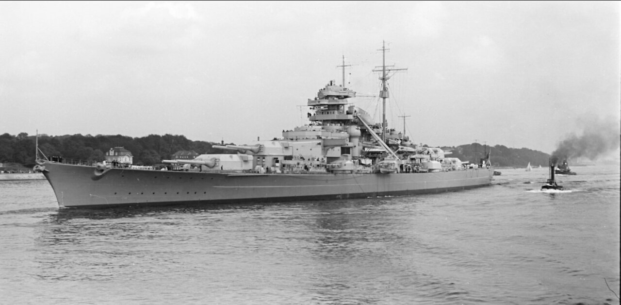 戰艦俾斯麥 Bismarck 轟炸外星人