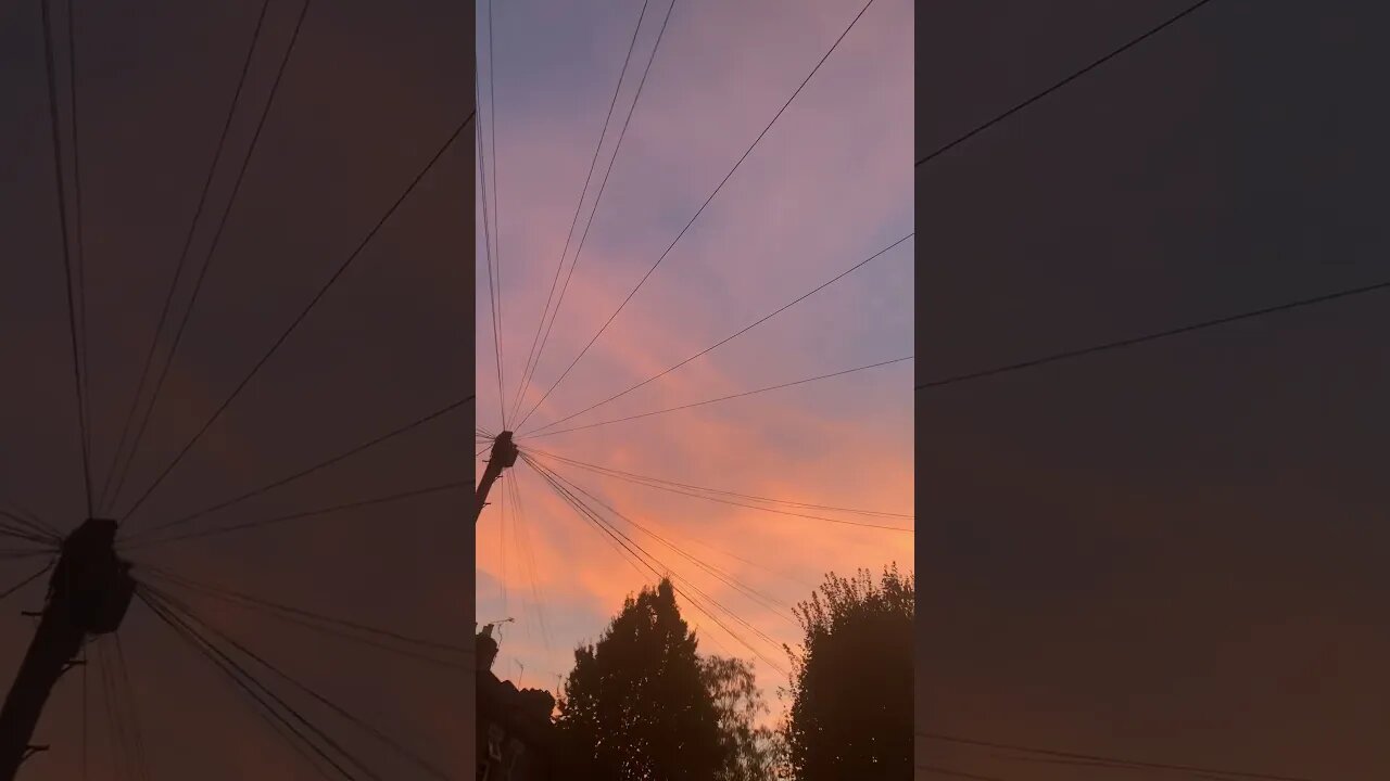 What’s with the sky looking like this?I wonder