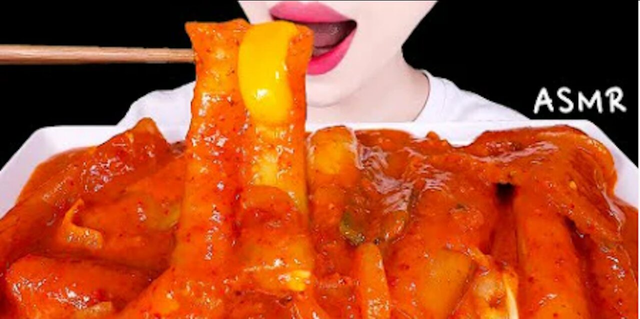 ASMR RICE PAPER TTEOKBOKKI, CHEESE, SAUSAGE EATING SOUNDS MUKBANG