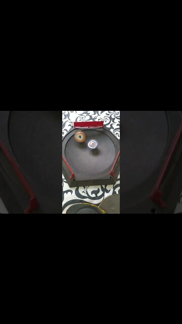 batalha de beyblade fafnir vs valtryek (esse bey venceu mais uma 😎🔥)