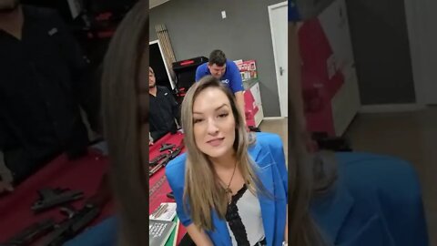 Ai, Flavio Dino! Olha só como é fácil comprar uma arma no Brasil!