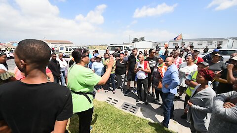SOUTH AFRICA - Cape Town - Silversands and Mfuleni residents clash over school(Video) (nrC)