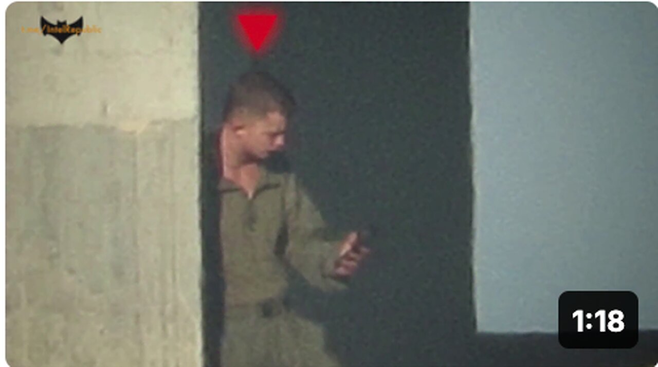 💥🇵🇸 HAMAS SNIPES ISRAELI SOLDIER SCROLLING ON PHONE