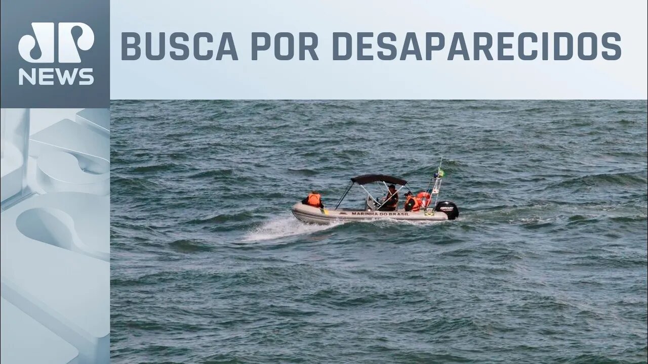 Barco com 12 pessoas naufraga no litoral catarinense