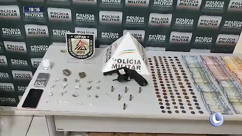 Bairro N. S. das Graças: Em Gov. Valadares, PM apreende arma e drogas e 2 são presos.