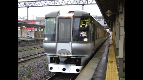 Rapid Express arriving to Higashi-Muroran