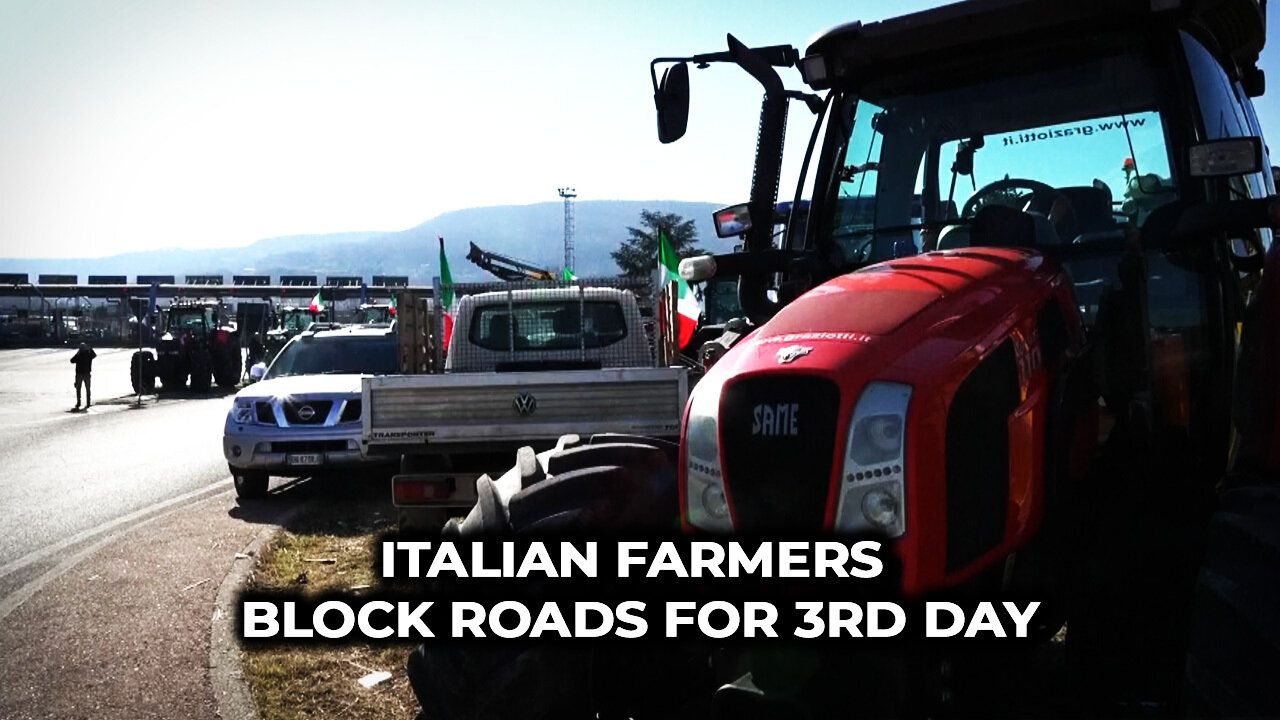 Italian Farmers Block Roads for 3rd Day