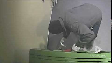 Criminal blows up ATM to steal money