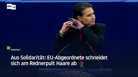 Aus Solidarität: EU-Abgeordnete schneidet sich am Rednerpult Haare ab