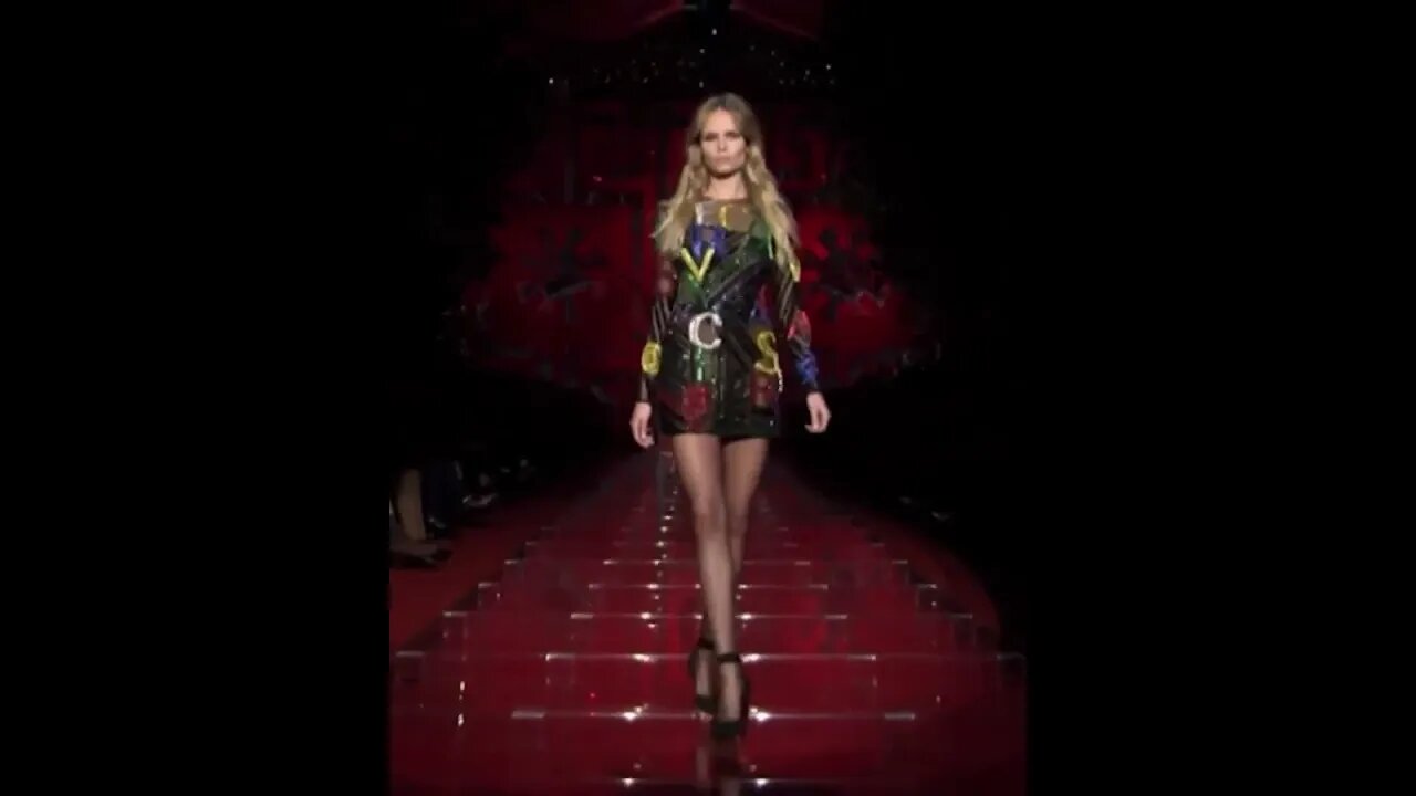 Natasha Poly closing Versace Fall/Winter 2015