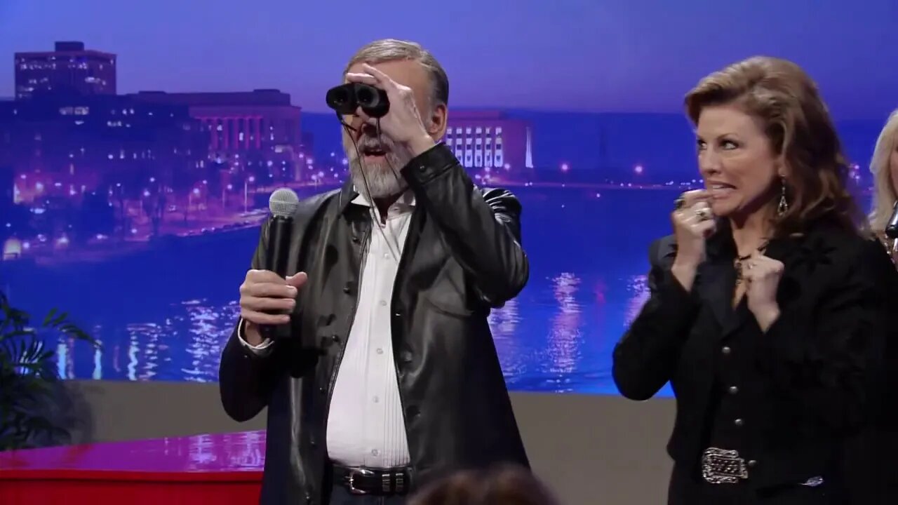 Ray Stevens - "Taylor Swift Is Stalkin' Me" (Live on CabaRay Nashville)