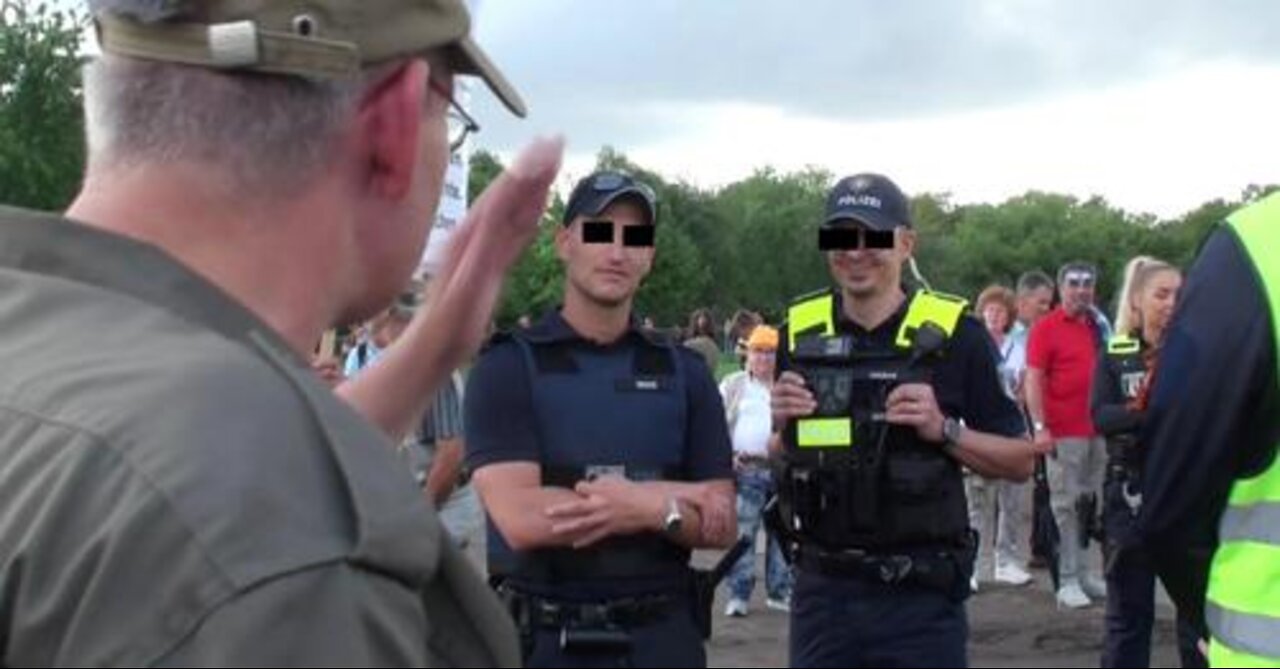 POLIZEI versucht die Kundgebung gegen den Faschismus NATO-Krieg zu behindern