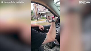 Carro destrói parte da frente de casa! 1
