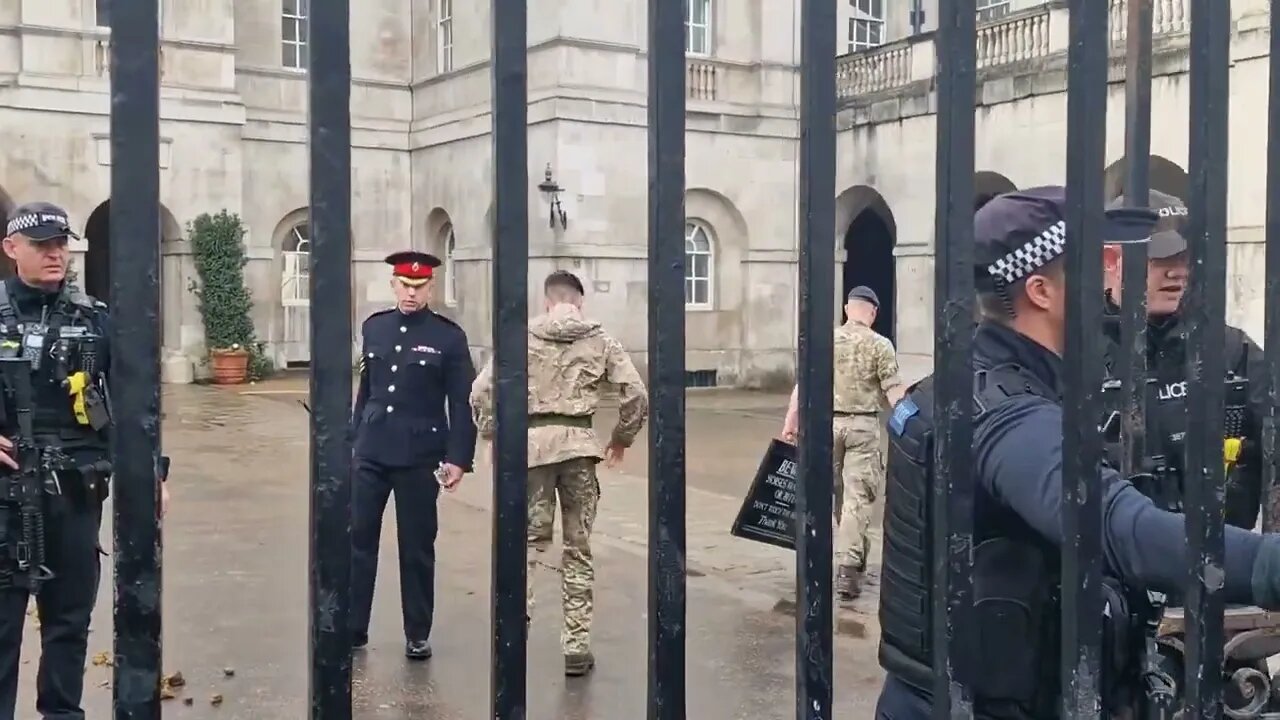 Horse guards on lockdown every one out #horseguardsparade
