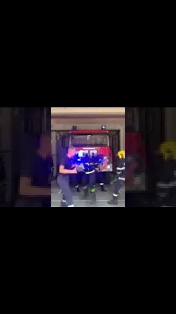 ХИТ В МРЕЖАТА Танцът на най бързите пожарникари в България