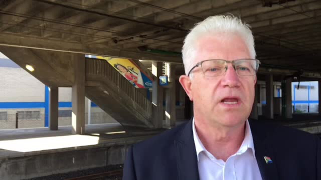 South Africa - Cape Town - DA Premier candidate visits Mitchell’s Plain train station (Video) (ifm)