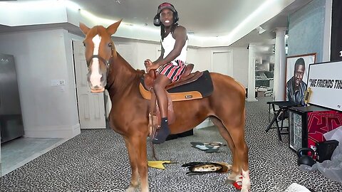 Kai Cenat Brought A Real Horse To His Room!