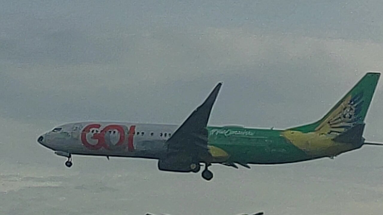 Airbus A320NEO PR-YYC vindo de Campinas e Boeing 737-800 PR-GUK vindo de Guarulhos para Manaus