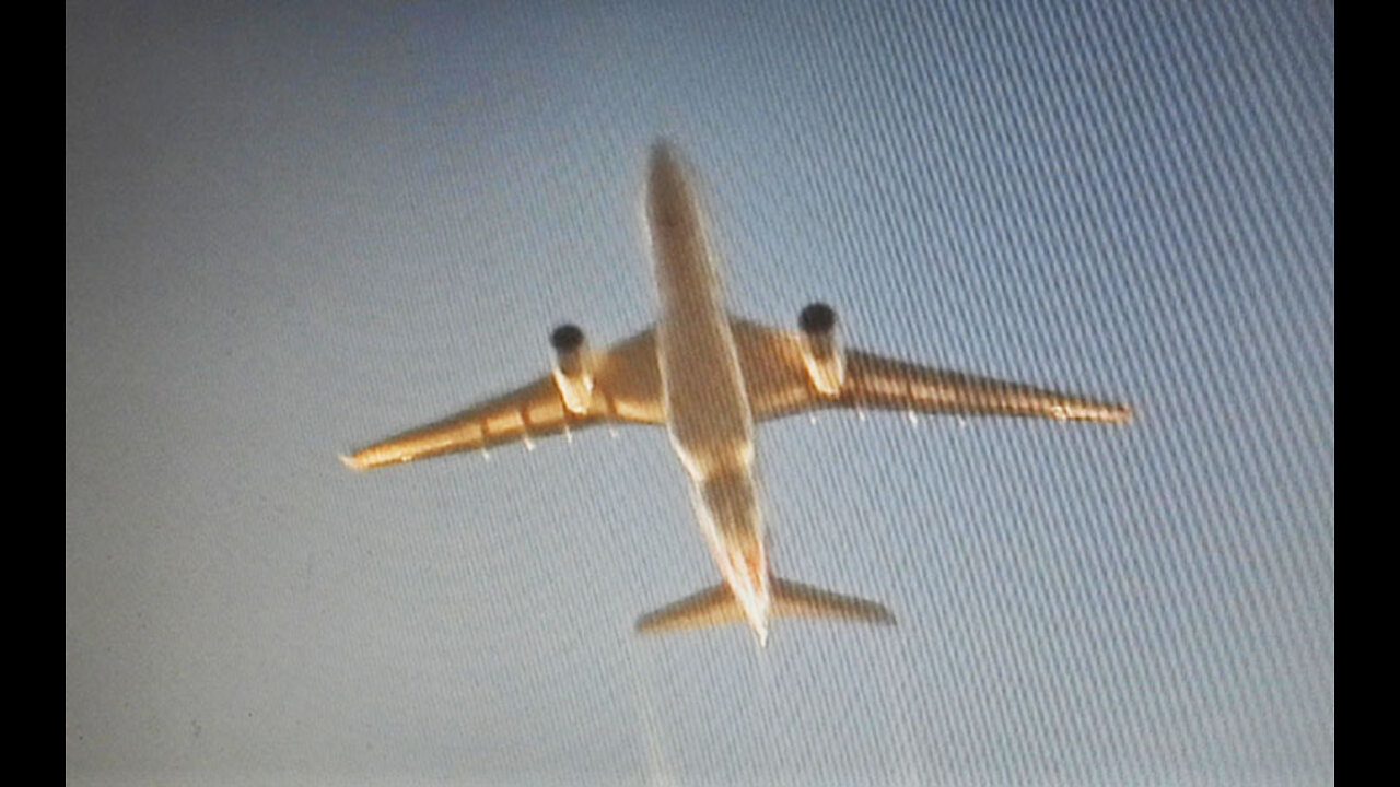 Gold Unmarked Plane-Craft Spewing Over LA Mar.8, 2022