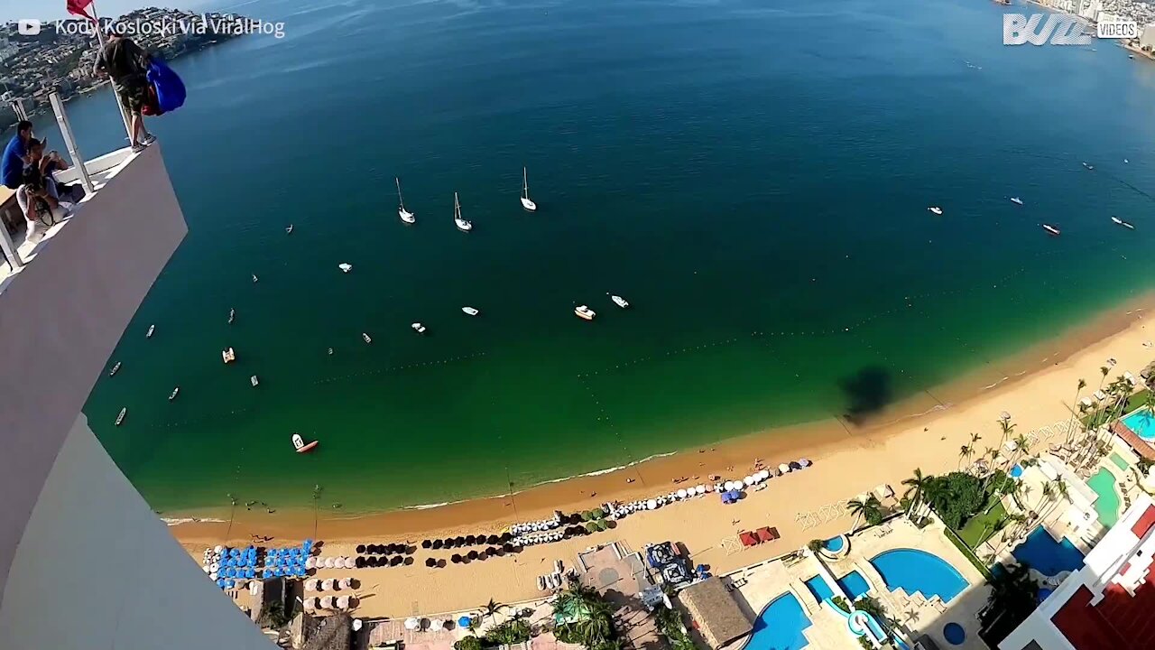 Base Jumper fica preso em varanda de prédio