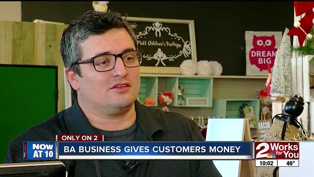 Broken Arrow small business gives random customers cash to give back to community