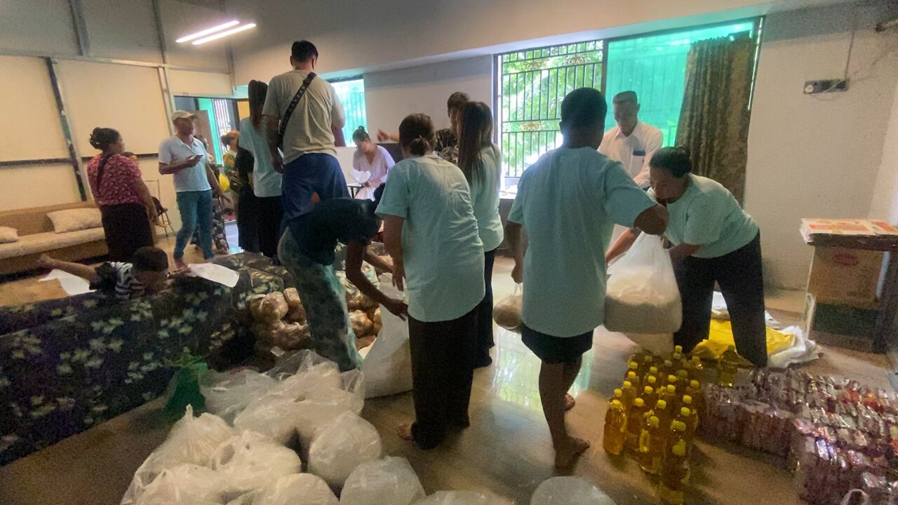 feeding the poor in Myanmar