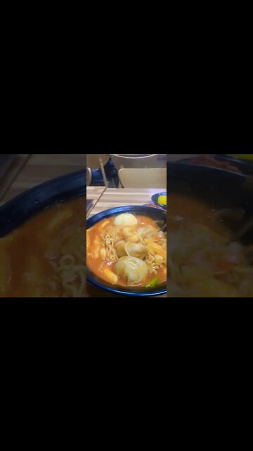 #food #cooking #shorts Ra-bbock-ki with dumbling in Seoul Korea