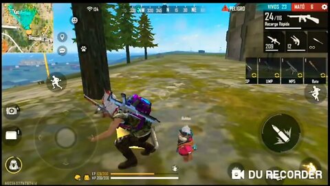 jugando freefire al 80%